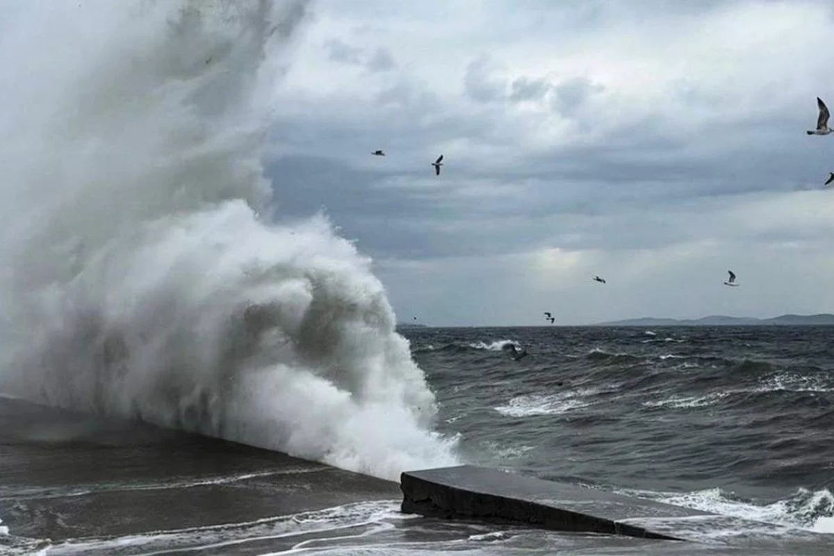 Meteorolojiden Üç Bölge İçin Peş Peşe Uyarı! Fırtına Cumartesiye Kadar Sürecek