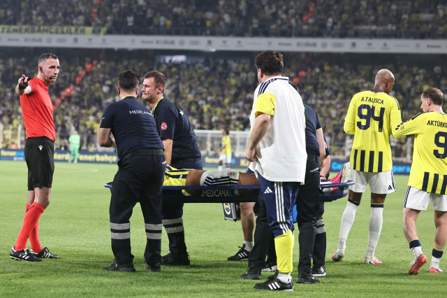 Jayden Oosterwolde İçin Karar Zamanı! Fenerbahçe Yönetimi Menajeriyle Masaya Oturuyor