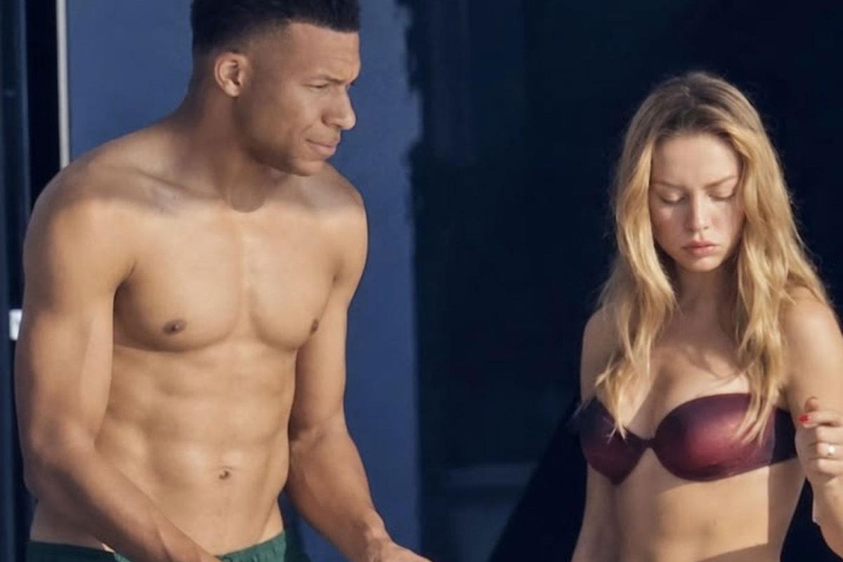 Kylian Mbappe Sezonun İlk Maçı Öncesi Lüks Yatta Görüntülendi! Yanındaki Ünlü İsim Dikkat Çekti