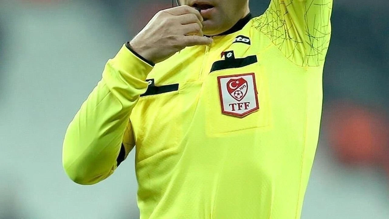 Süper Lig'de Hakemler Belli Oldu! Galatasaray, Fenerbahçe ve Beşiktaş Maçlarına Dikkat Çeken Atamalar