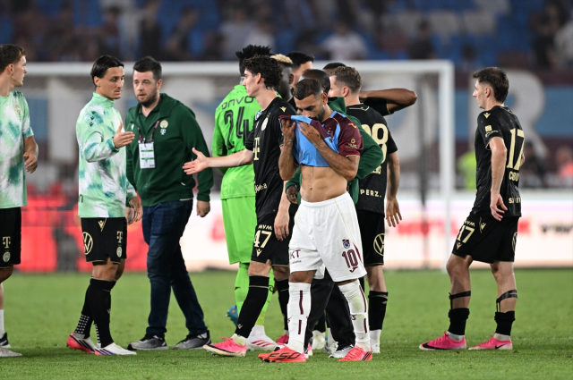 Trabzonspor'da Salah Tartışması: Kaçırdığı İki Gol Pozisyonu Taraftarları İkiye Böldü