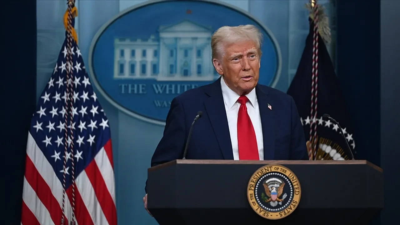 Trump'tan İran'a Peş Peşe Mesajlar: Askerî Seçenek Masada, Gözler Hürmüz Boğazı'nda