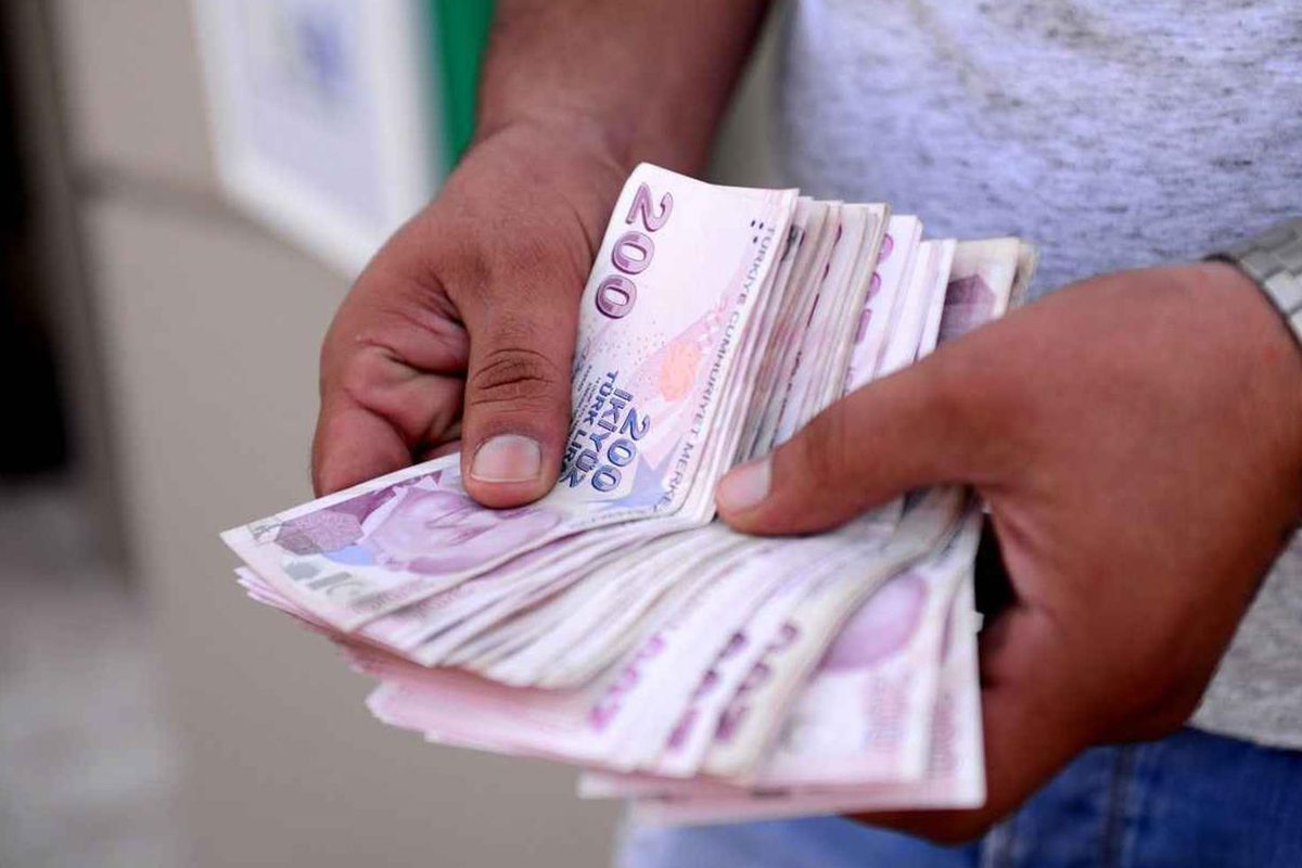 Benzine Bir Zam Daha Geldi! Gece Yarısı Tabelalar Değişti, Litre Fiyatı 75 Lirayı Aştı