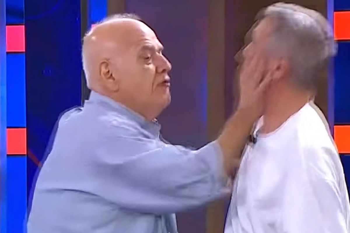 Ahmet Çakar'dan Canlı Yayında Şaşırtan Hareket! Abdülkerim Durmaz'ın Yüzüne Tokat Attı