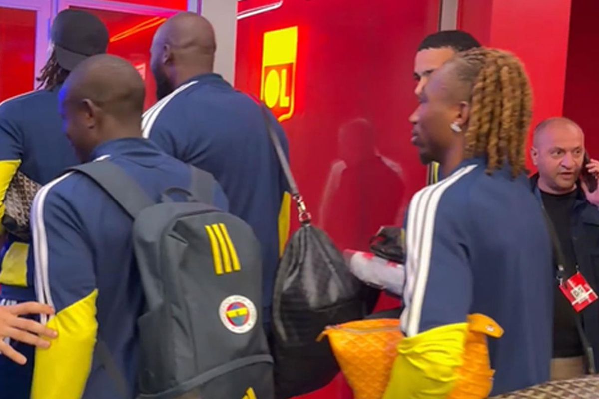 N'Golo Kante'nin Kullandığı Çantayı Gören Fenerbahçe Taraftarı Detayı Hemen Fark Etti