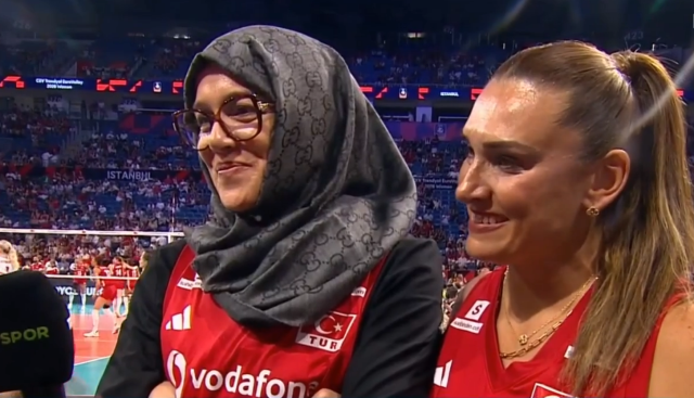 Aysun Özbek Yıllar Sonra Ortaya Çıktı! Eski Millî Voleybolcu Türkiye-Polonya Maçını Tribünden İzledi