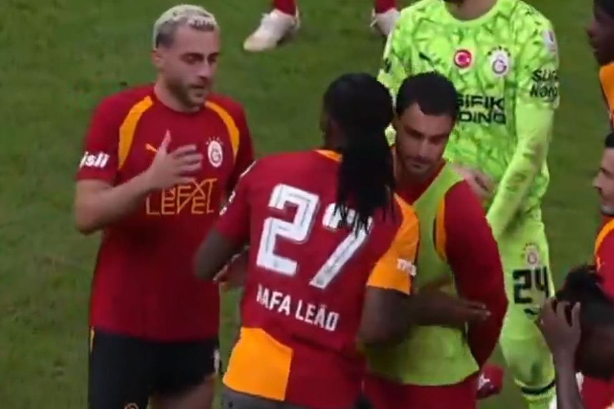 Galatasaray-Göztepe Maçı Sonrası Kaan Ayhan ile Rafael Leao Arasındaki O Anlar Dikkat Çekti