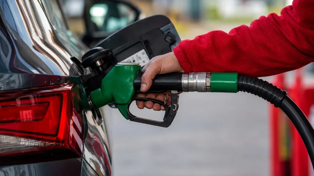 Araç Sahiplerine Büyük Zam: Motorinin Litresine 8,24 TL Artış Bekleniyor