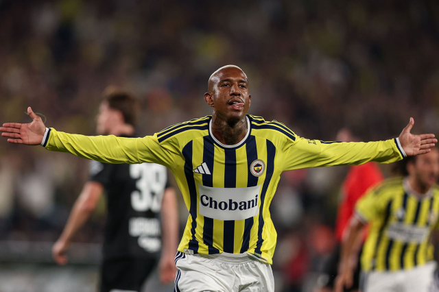 Sarı-Lacivertlilerde Bir Ayrılık Daha: Talisca Takım Arkadaşlarıyla Vedalaştı