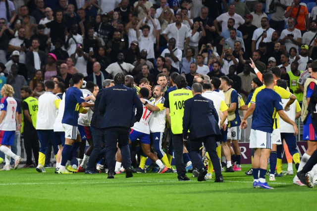 Roma Maçı Öncesi Fenerbahçe’ye Kötü Haber: Guendouzi Yok, Greenwood Oynayabilecek