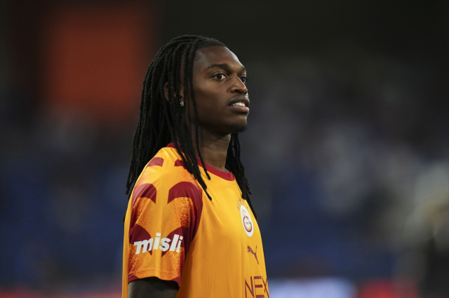 Rafael Leao Galatasaray'a Gelmeden Önce Onlarla Görüşmüş! Osimhen İçin Açıkladığı Hedef Dikkat Çekti