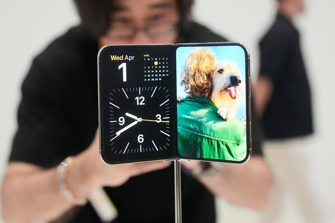 iPhone Duo Teknoloji Devlerini Karşı Karşıya Getirdi! Samsung'dan Apple'a Peş Peşe Olay Göndermeler