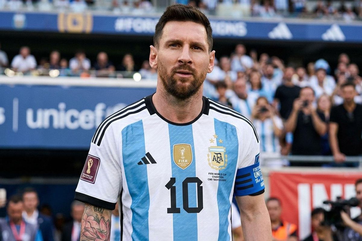 Lionel Messi'nin Yeni Rotası İspanya! 105 Yıllık CD Eldense'yi Satın Almak İçin Anlaştı