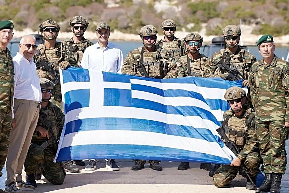 Doğu Akdeniz'de Gözler Meis'e Çevrildi! Miçotakis Türkiye'ye 2 Kilometre Mesafedeki Adaya Gitti