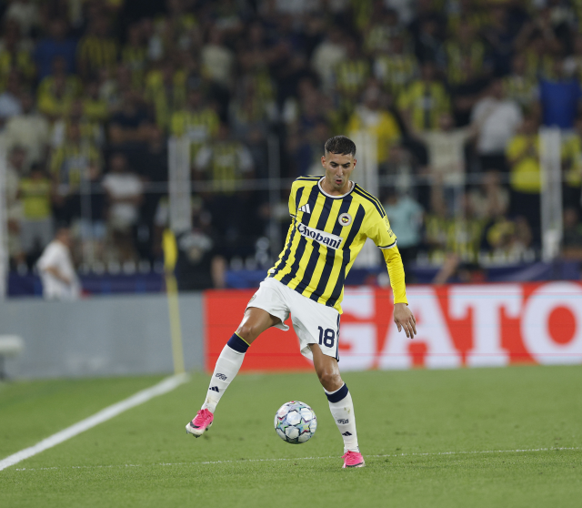 Fenerbahçe’de Büyük Sakatlık Şoku: Mert Müldür Yaklaşık 2 Ay Sahalardan Uzak Kalabilir