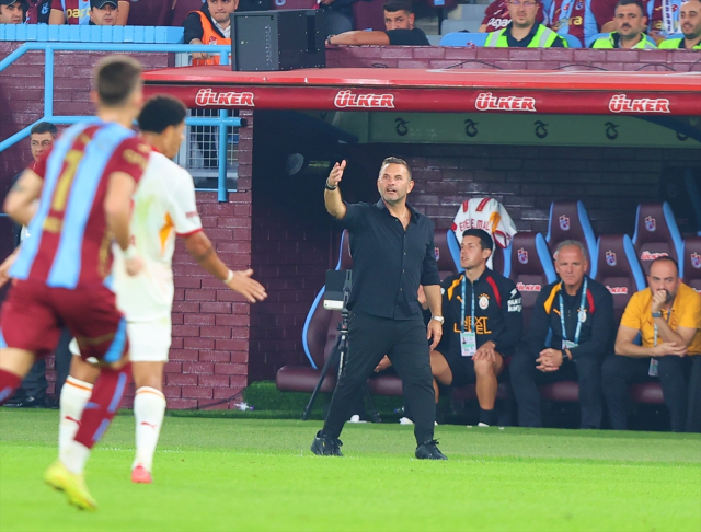 Galatasaray’da Üst Üste Yenilgiler Sonrası Okan Buruk’a Eleştiri! “4-2-3-1’de Neden Israr Ediyor?”