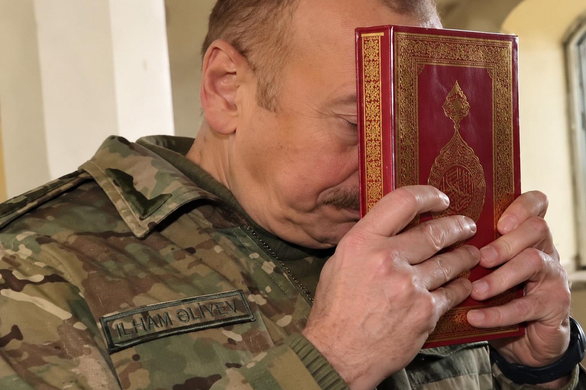 Azerbaycan'da okul kıyafeti krizi büyüyor! Devlet televizyonunun paylaşımı tepki çekti
