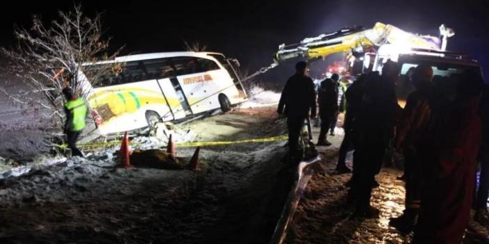 Kayseri'de yolcu otobüsü şarampole devrildi: 4 ölü, 24 yaralı