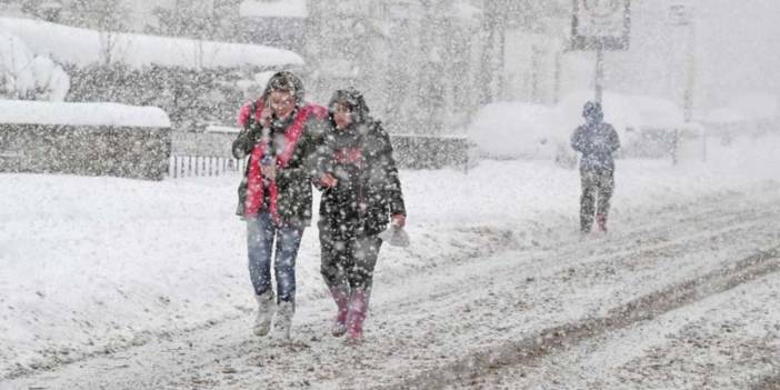 Meteoroloji 20 il için sarı ve turuncu kod uyarısı yaptı! Kar hafta sonu geri geliyor! Okulların tatil süresi uzayacak mı?
