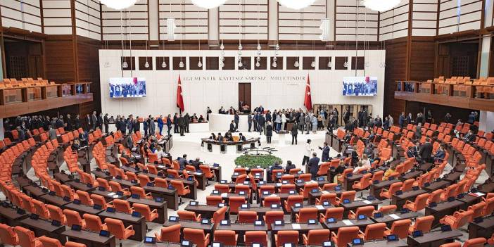Son dakika! Sözleşmeli akademik personele kadro Meclis'te kabul edildi
