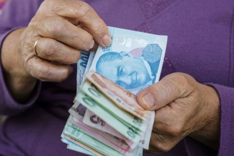 emeklilerin-hesaplarina-gecmeye-basladi-7-500-tlye-varan-odemeler-yapilacak-sadece-31-aralika-kadar-gecerli-2.jpg