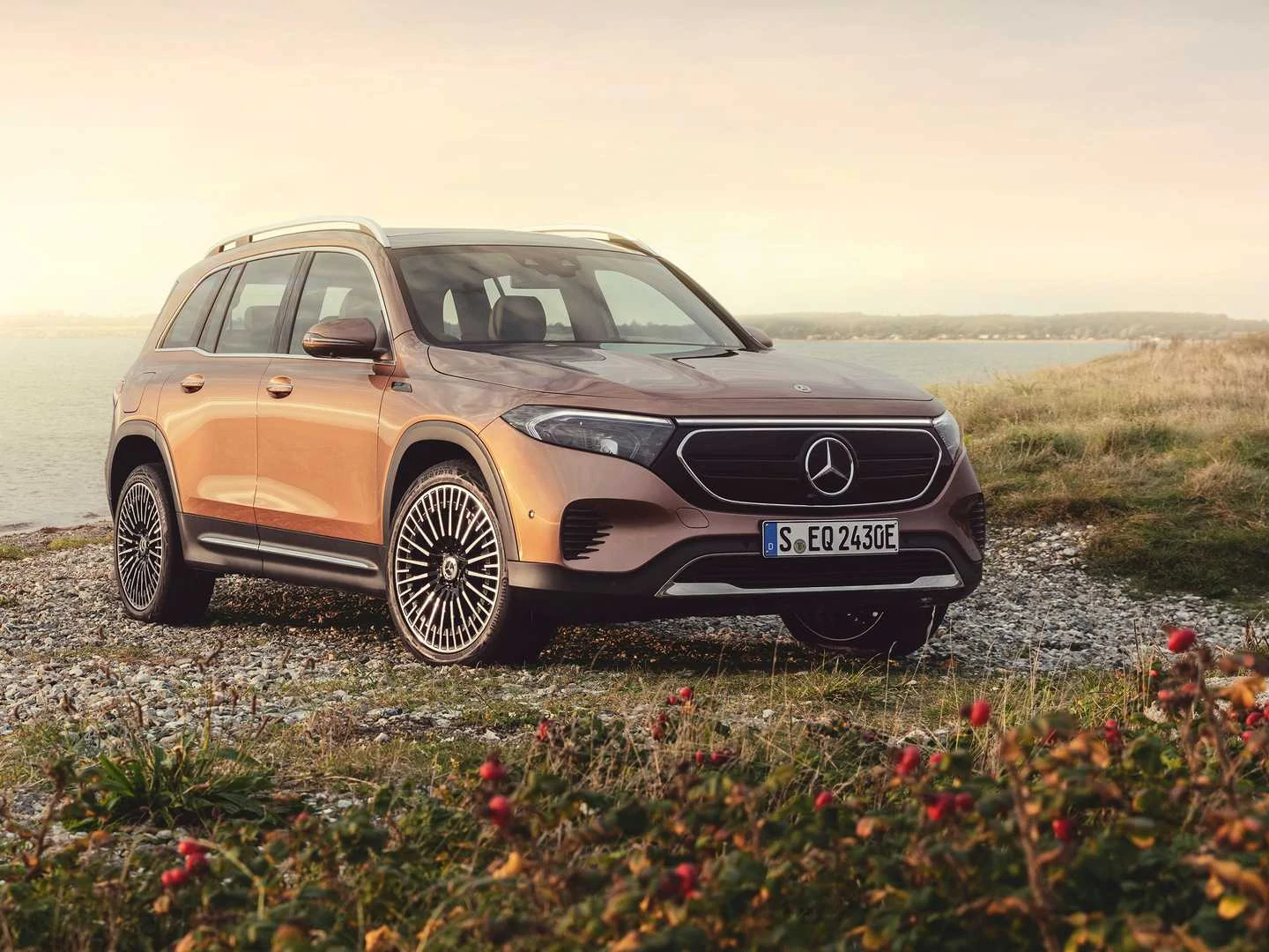 mercedes-yeni-elektrikli-suv-modelini-tanitti-0dan-100e-sadece-6-2-saniyede-ulasiyor.png