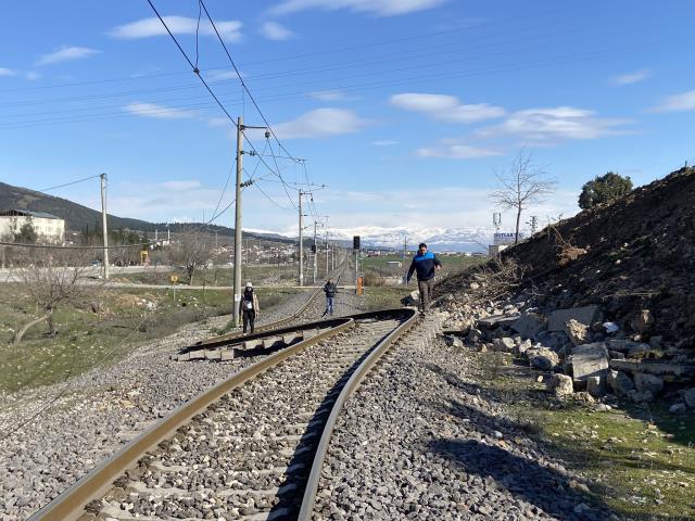 turkiye-depremde-3-metre-kaydi-paylasilan-15618049-1655-m.jpg