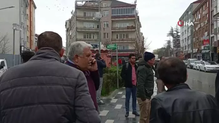 boluda-pes-pese-yasanan-depremler-sonrasi-naci-gorurden-korkutan-aciklama-uyardi-bulunmustuk-ama-kirildi.png