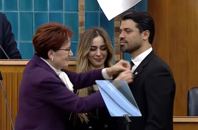 rozetini-meral-aksener-takti-eski-futbolcu-15713432-9099-m.jpg