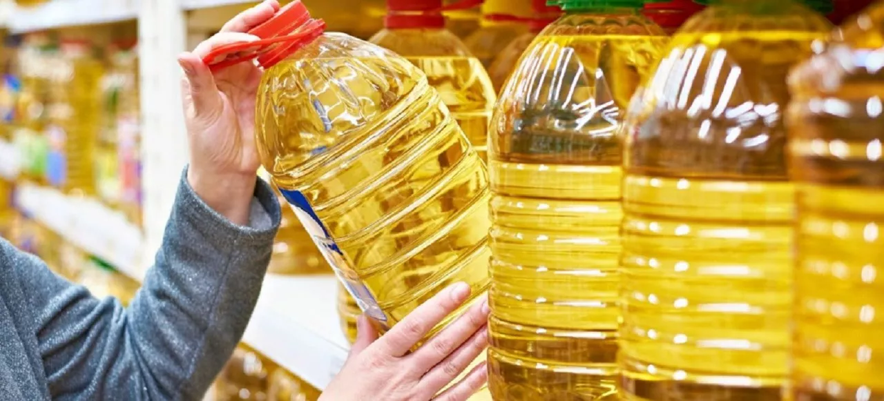 duyan-akin-ediyor-5-litre-aycicek-yagi-135-tlye-dustu-daha-bircok-urun-indirimde-tarim-kredi-kooperarif-marketleri-indirimli-urunler-listesi.webp
