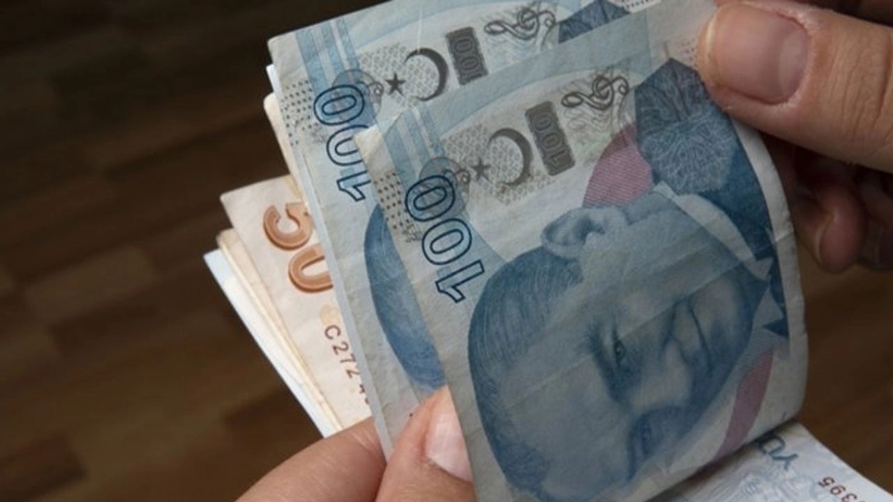 eytde-beklenen-nisan-ayi-geldi-4-farkli-odeme-yapilacak-emekliler-bayram-coskusunu.jpg