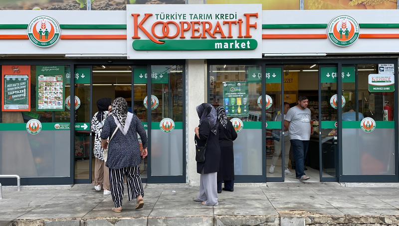 baskan-erdogan-talimati-verdi-tarim-kredi-kooperatif-marketleri-icin-bir-hamle-daha-geliyor-bakkallara-bayilik-1660981030304.jpg