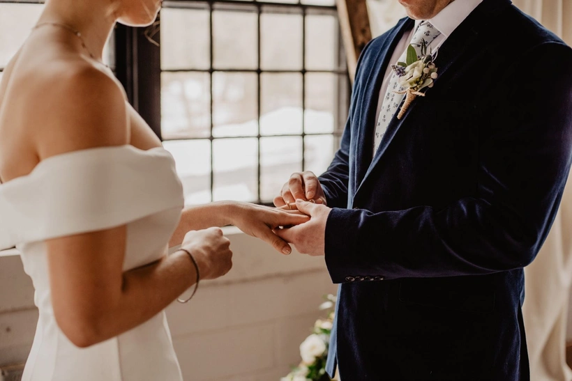 woman-and-man-holding-each-others-h-zo1d.webp
