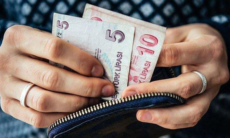 bu-firsat-40-yilda-bir-gelir-o-banka-18-yasini-doldurana-10-bin-tl-bayram-harcligi-dagitiyor-2.jpg