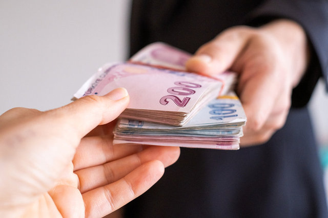 kefil-yok-uzayip-giden-kriterler-yok-36-ay-vadeli-uygun-faizli-50-bin-tl-kredi-firsati-aciklandi.jpg