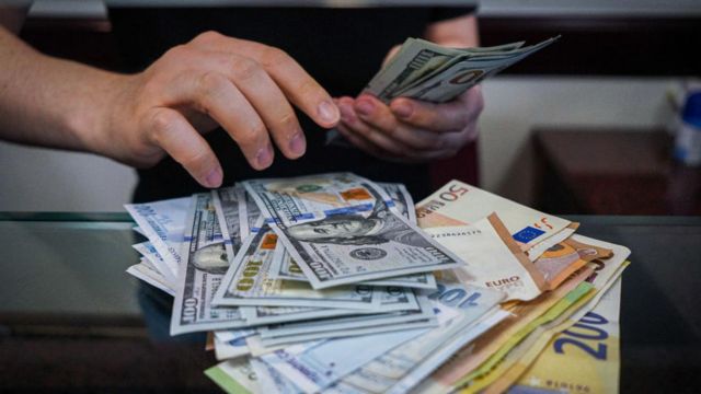 secim-oncesi-dolar-kuru-atak-yapti-en-son-21-yil-once-goruldu-tcmb-rezervi-cakildi-2.jpg