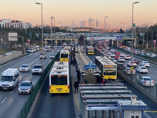 0x0-15-temmuz-toplu-tasima-ucretsiz-mi-istanbul-izmir-ankarada-15-temmuz-2023-iett-metro-metrobus-marmaray-otobus-1689398952491.jpg