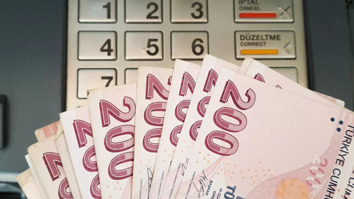 sifir-ve-2-el-tasit-kredisi-2023-faiz-oranlari-guncellendi-yapi-kredi-akbank-vakifbank-en-uygun-tasit-kredisi.png