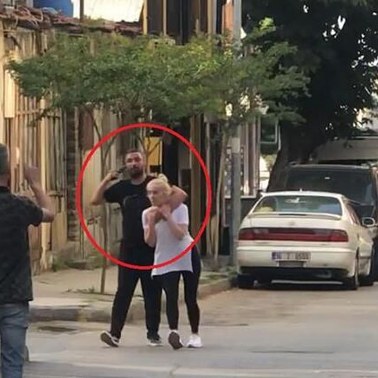 bursada-dramatik-rehine-krizi-sonrasi-polis-memurunun-beraati-turkiyeyi-sarsiyor-1.jpg