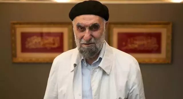 hasan-celebi-kimdir-hattat-hasan-celebi-turk-mu-18406509-723-m.webp