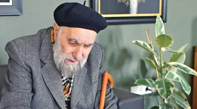 hasan-celebi-kimdir-hattat-hasan-celebi-turk-mu-18406509-849-m.webp