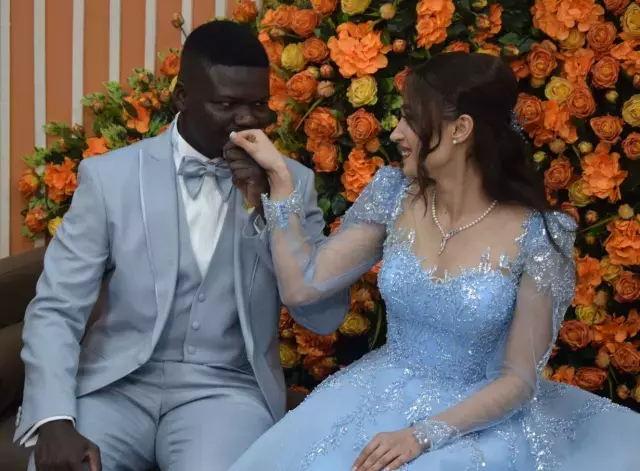 batman-a-afrikali-damat-18330697-6771-m.webp