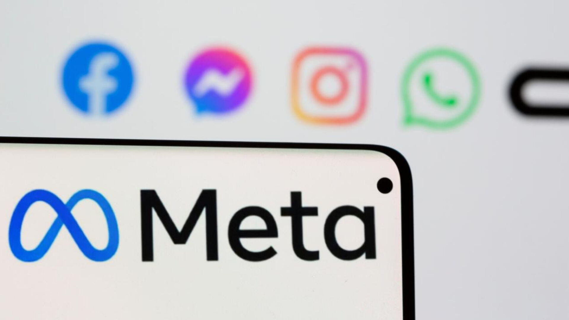 facebook-ve-whatsappta-yasaklandi-apple-ile-meta-arasindaki-gerilim-devam-ediyor-17449053963841-2.jpg