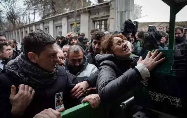 mattia-ahmet-minguzzi-nin-ailesini-programa-18530355-1491-m.webp