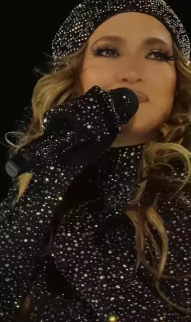 jennifer-lopez-suudi-arabistan-da-kulturel-18536355-9890-m.webp