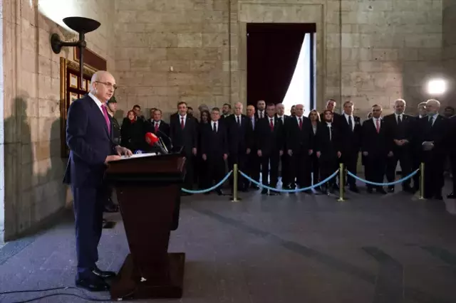 anitkabir-de-23-nisan-toreni-devlet-erkani-18541133-2233-m.webp