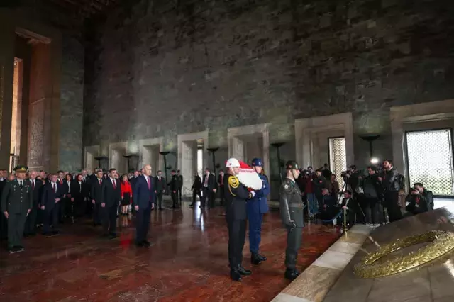 anitkabir-de-23-nisan-toreni-devlet-erkani-18541133-5738-m.webp