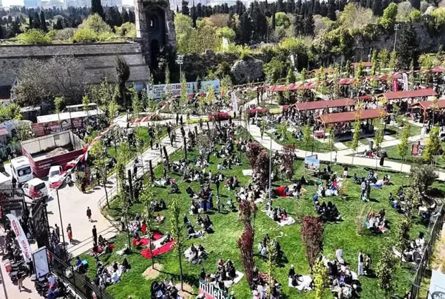istanbul-daki-depremin-ardindan-yurttaslar-18545059-5698-amp.webp