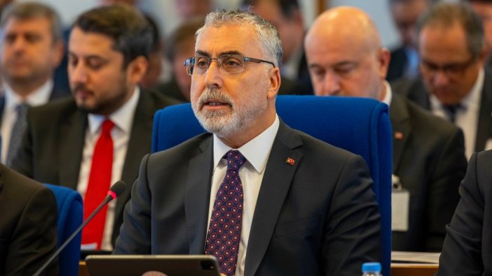 vedat-isikhan-1-mayis-emegin-gucuyle-yukseliyor.jpg