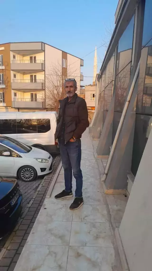 yasli-adam-kaldirimda-otururken-feci-sekilde-can-18567489-7022-m.webp